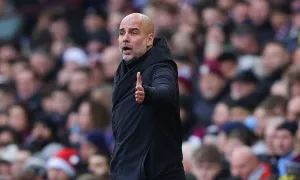 Guardiola bắt cầu thủ Man City qua đêm ở sân tập