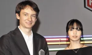 Con trai tỷ phú Pháp xuất hiện cùng gia đình Lisa