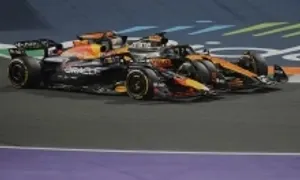 Verstappen bị phạt, Piastri về nhất tại Jeddah Verstappen bị phạt, Piastri về nhất tại Jeddah