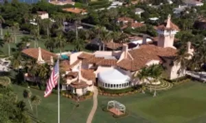 Đột nhập dinh thự Mar-a-Lago vì 'muốn cưới cháu gái ông Trump' Đột nhập dinh thự Mar-a-Lago vì 'muốn cưới cháu gái ông Trump'
