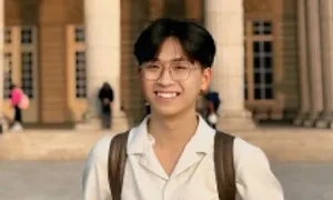 Nam sinh tốt nghiệp Sư phạm Hà Nội với điểm gần tuyệt đối Nam sinh tốt nghiệp Sư phạm Hà Nội với điểm gần tuyệt đối