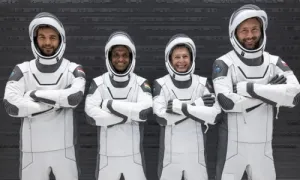 Tàu SpaceX chở 4 phi hành gia tư nhân lên trạm ISS Tàu SpaceX chở 4 phi hành gia tư nhân lên trạm ISS