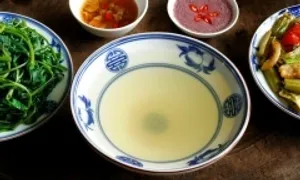 Có nên tận dụng nước luộc rau?