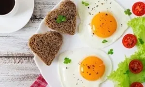 Người bị mỡ máu cao có nên ăn trứng hàng ngày? Người bị mỡ máu cao có nên ăn trứng hàng ngày?