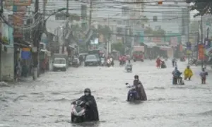 Đường phố Nha Trang ngập sâu sau mưa lớn Đường phố Nha Trang ngập sâu sau mưa lớn