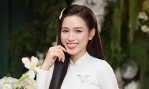 Áo dài ăn hỏi của vợ chồng Hoa hậu Đỗ Thị Hà