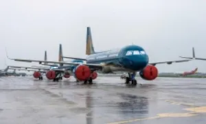 Nhiều chuyến bay bị hủy do bão Fengshen