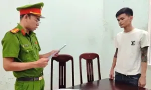 Thanh niên đánh thai phụ vì 'bán mì tôm đắt' tiếp tục đi gây rối